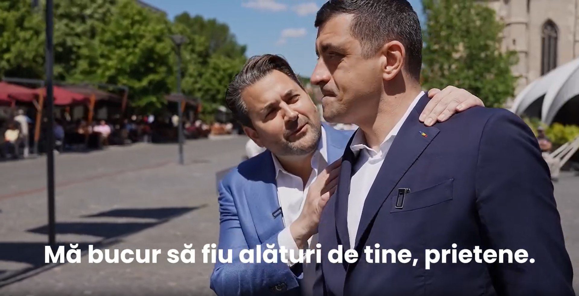 Cine este Nick Adams, „americanul alfa” alături de care s-a afișat George Simion la Cluj, care a comparat limba română cu „limbajul iubirii”