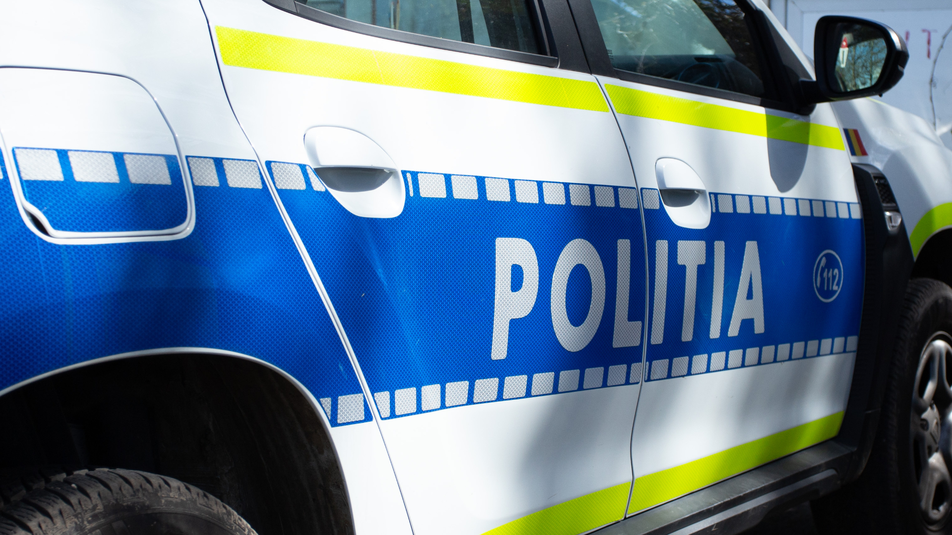 un șofer beat a lovit o mașină de poliție