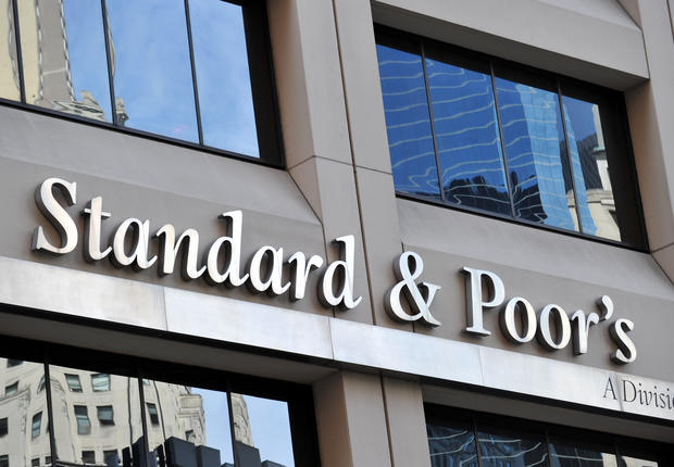 Agenția de evaluare financiară Standard&Poor’s menține ratingul de țară pentru România, dar perspectiva rămâne negativă : Europa FM