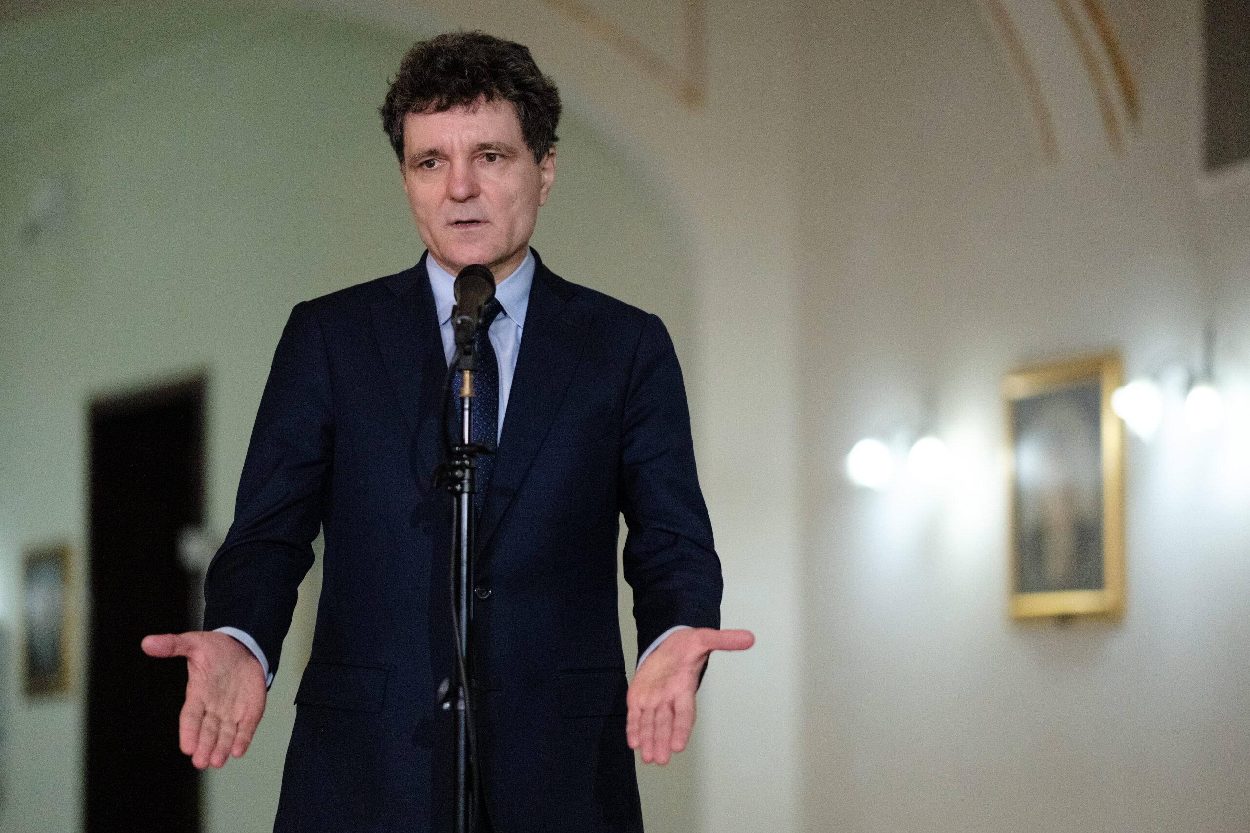 Controverse în finanțarea campaniei lui Nicușor Dan: un transfer de 28.000 de euro către sora sa, verificat de AEP