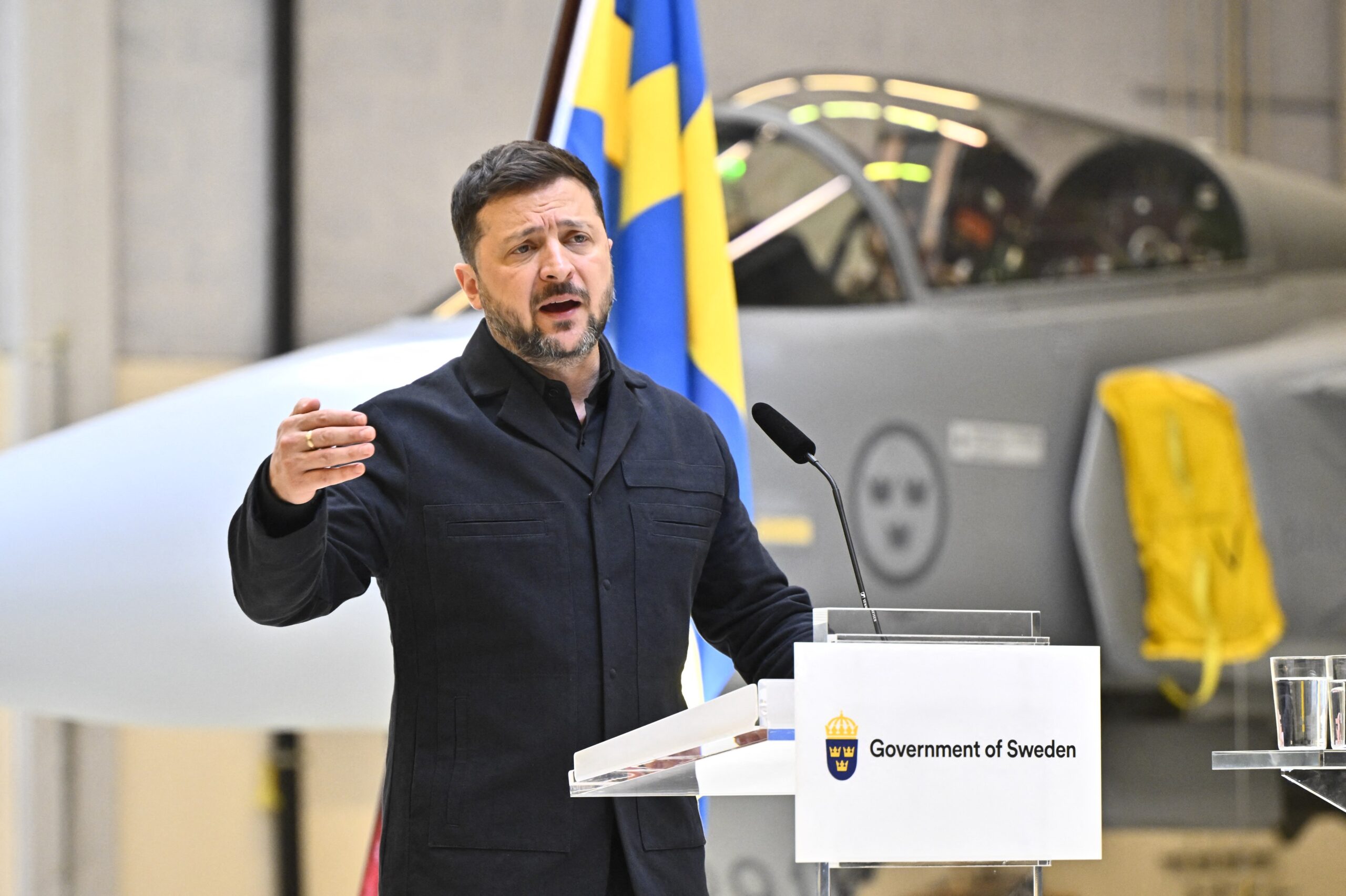 Zelenski și-a schimbat aeroportul de plecare pentru vizitele externe. Liderul ucrainean a utilizat pentru prima dată aeroportul din Chișinău nu pe cel din Polonia