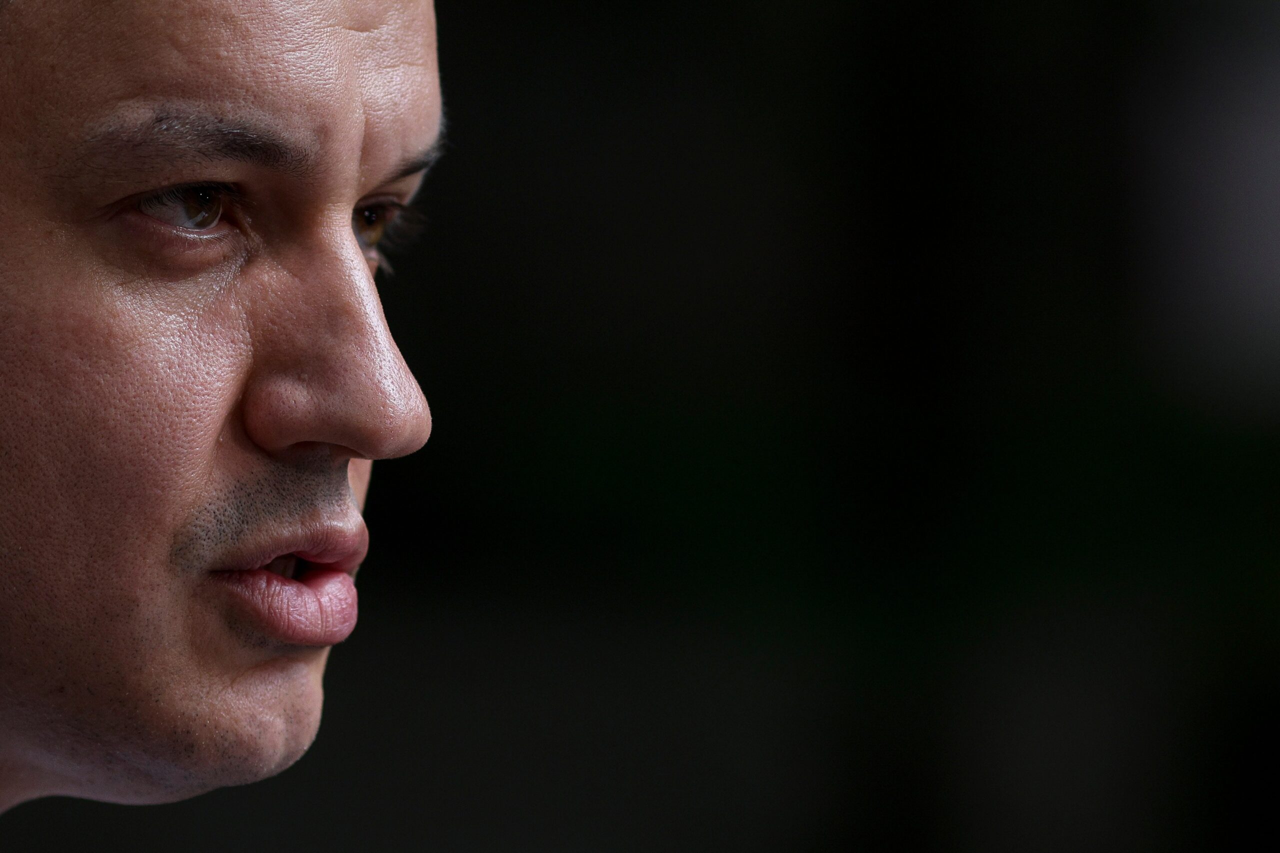 Guvernul Tomac, fără majoritate clară: calcule politice, tensiuni între partide și spectrul anticipatelor