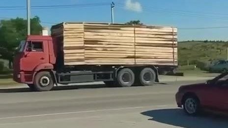 Moscova își deghizează cisternele cu combustibil în mașini de lapte pentru a salva Crimeea. Criza benzinei lovește Moscova și Sankt Petersburg