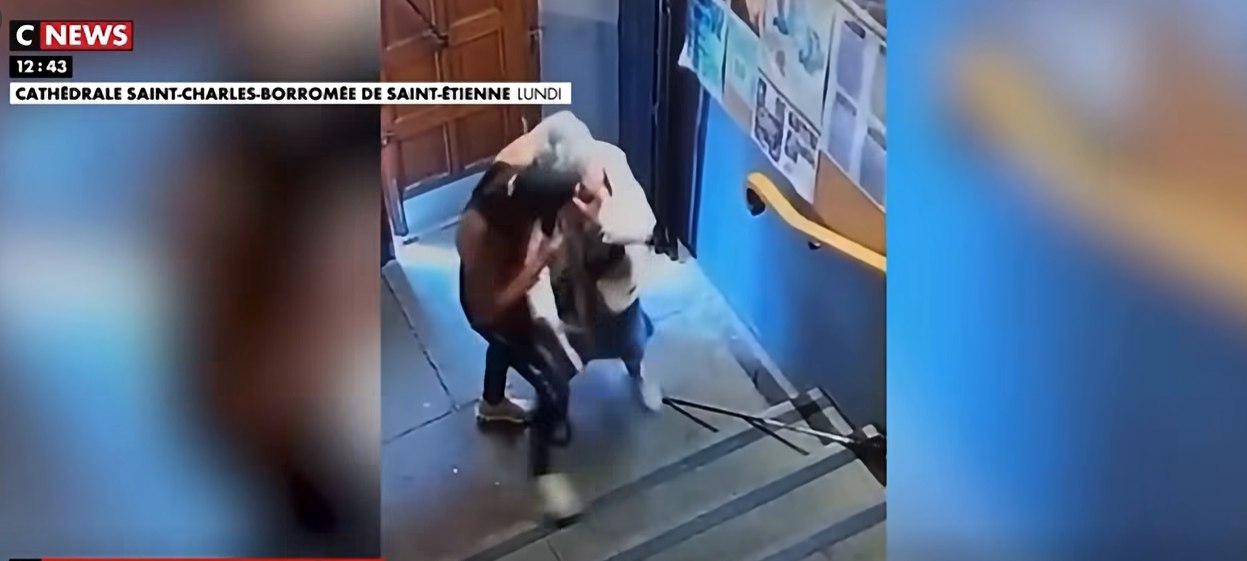 Un român de 21 de ani, condamnat la doi ani de închisoare în Franța după ce a jefuit o pensionară într-o catedrală. A primit și interdicție definitivă de intrare în țară