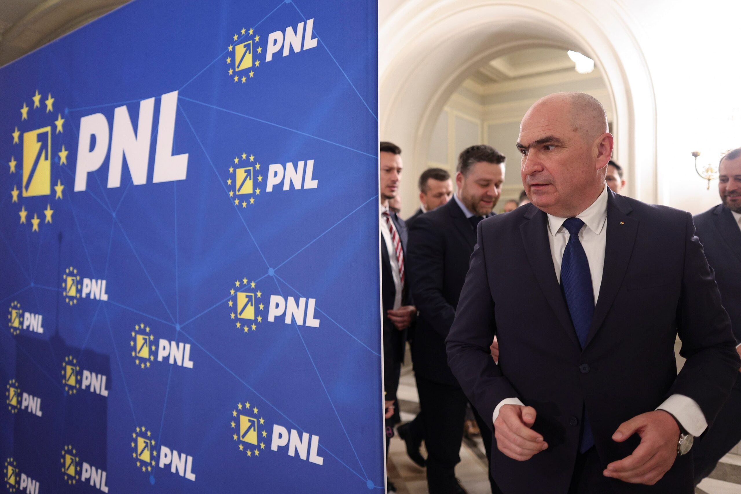 Ședință la PNL: se discută excluderea premierului desemnat Adrian Veștea. Congres extraordinar, duminică la Romexpo