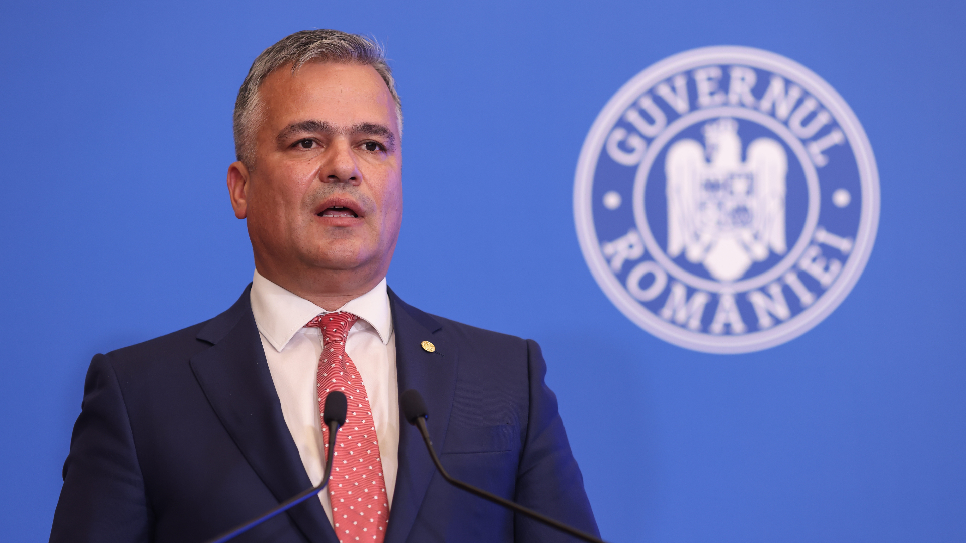 Adrian Veștea depune lista miniștrilor. Guvernul nu are majoritate în Parlament