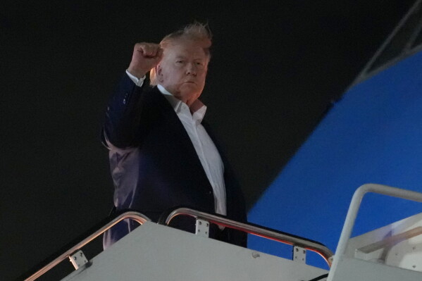 Trump discută astăzi cu liderii europeni despre acordul dintre SUA și Iran, la Summitul G7 din Franța. Strâmtoarea Ormuz va fi deschisă complet vineri, după semnarea oficială
