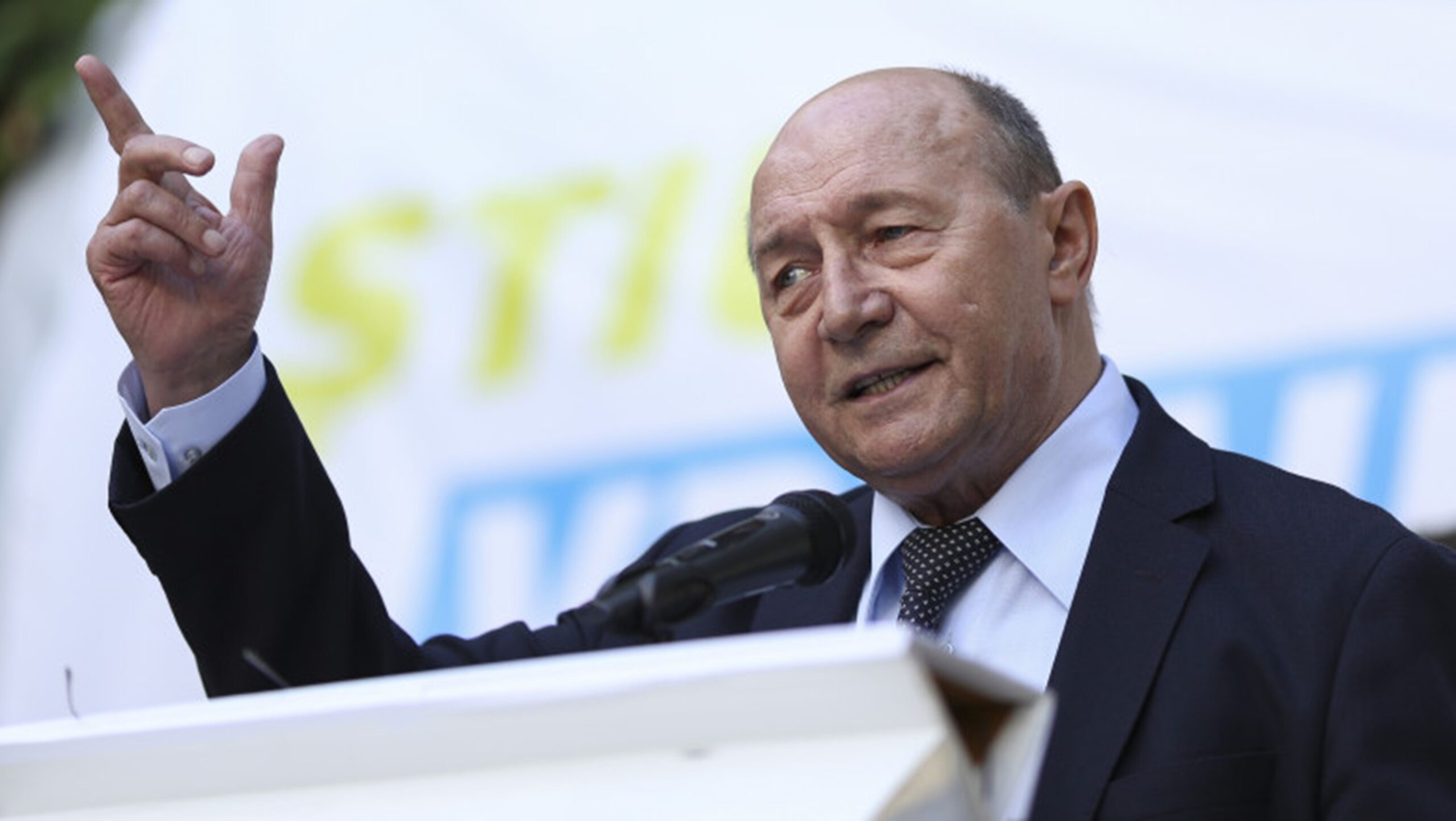 Ce-i reproșează Băsescu lui Nicușor Dan în negocierile pentru formarea Guvernului: „Unul mai bun nu avem”