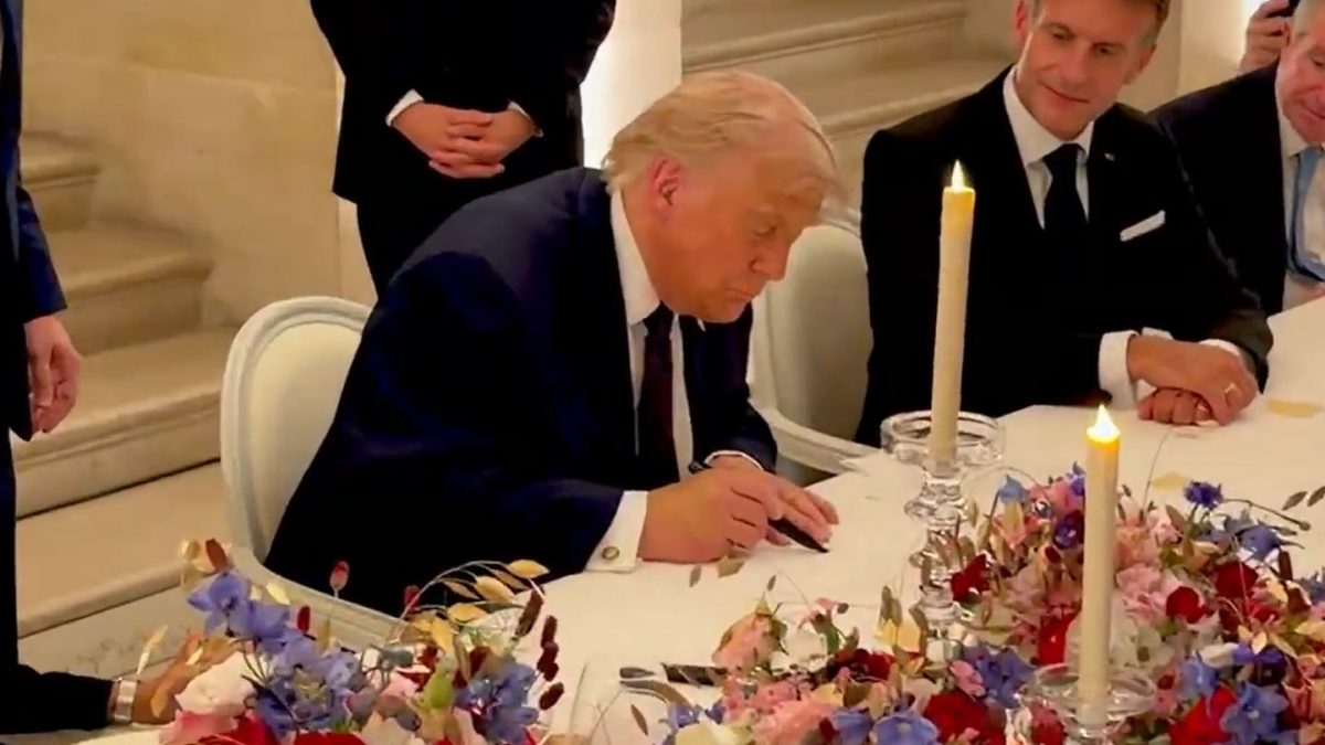 BREAKING. Trump și Pezeshkian au semnat oficial Memorandumul de Înțelegere dintre SUA și Iran. Strâmtoarea Ormuz trebuie redeschisă imediat, anunță Premierul Pakistanului