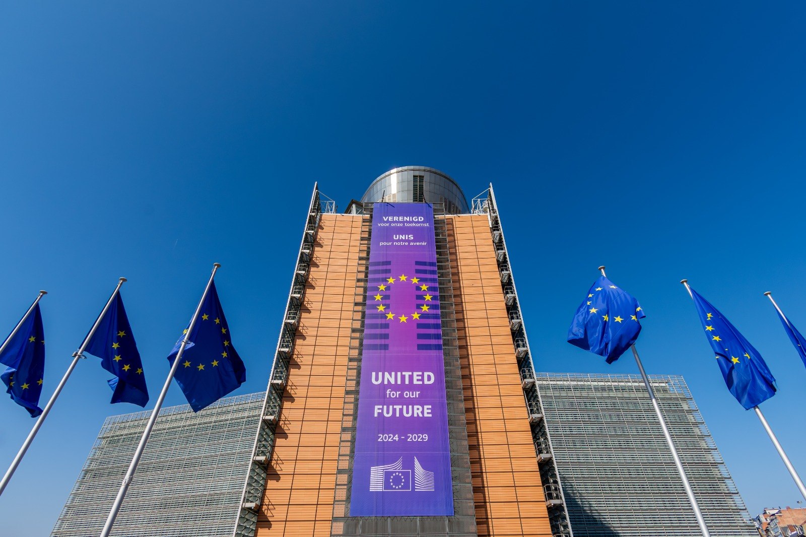 O rețea de spionaj ungară a vizat oficiali ai UE la Bruxelles, arată o anchetă a Comisiei Europene