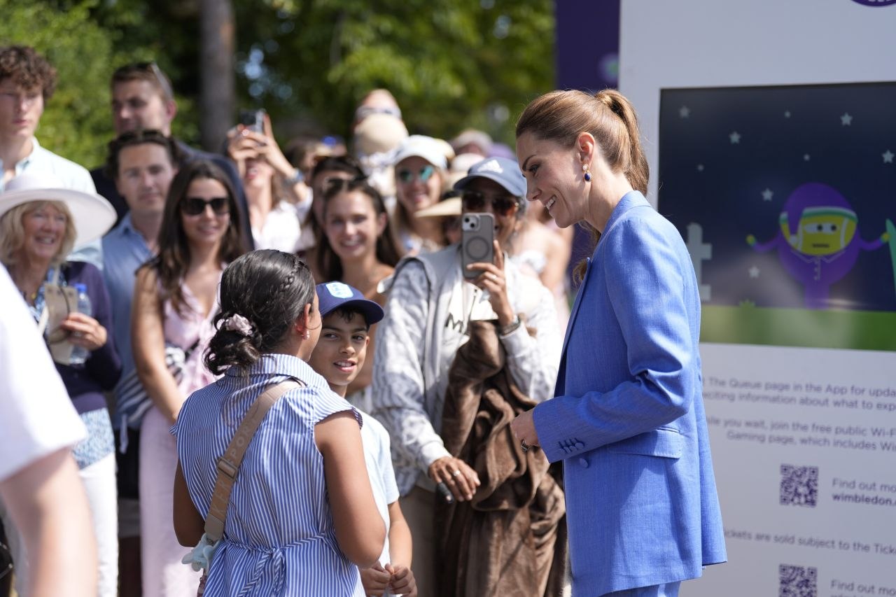 Prințesa Kate i-a surprins pe fanii de la Wimbledon după ce s-a oprit să vorbească cu ei