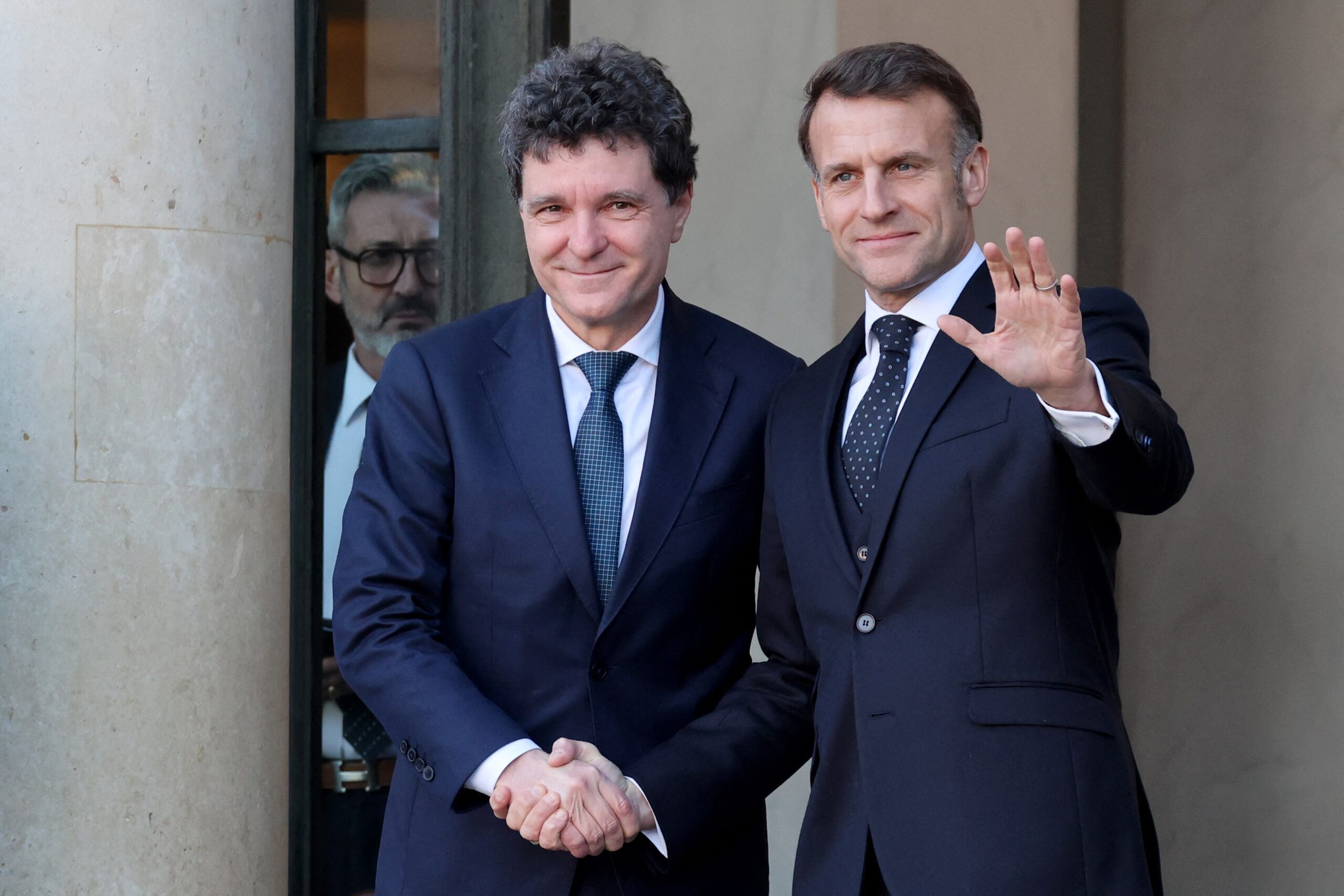 Nicușor Dan merge la Paris, la invitația lui Macron. Va participa la reuniunea Coaliției de Voință pentru Ucraina și la parada de Ziua Franței