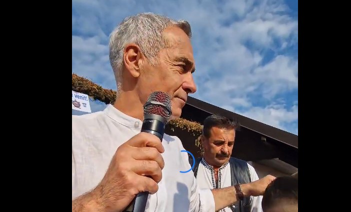 Călin Georgescu, baie de mulțime la Târgul de la Domnești, Argeș: „Nu vă fie frică! Poporul român s-a ridicat”. Oana Zăvoranu și reprezentanți ai AUR, printre cei prezenți