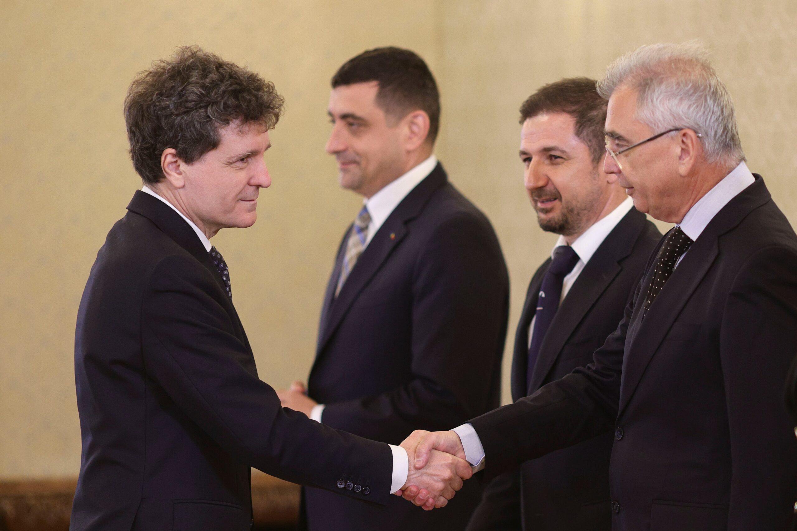 Scandal între AUR și Nicușor Dan. Petrișor Peiu îl acuză pe președinte că vrea să conducă singur țara. Simion cere anticipate