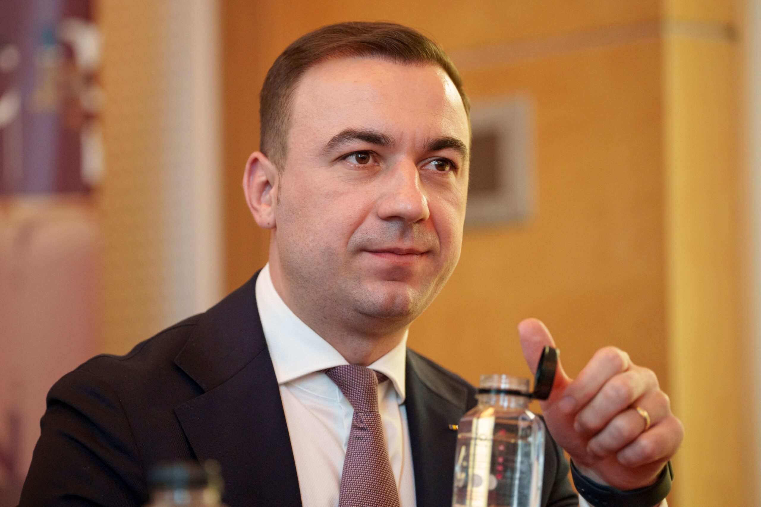 Bogdan Ivan propune reducerea TVA la carburanți și a accizei la motorină. Fostul ministru al Energiei cere plafonarea adaosului comercial