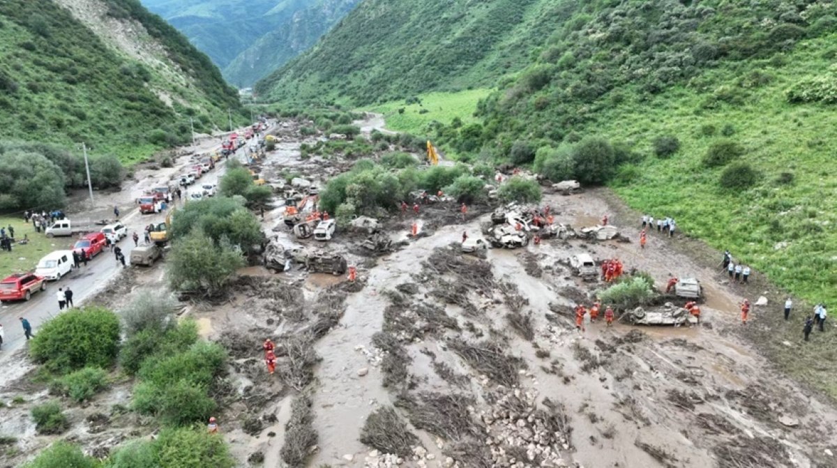 Viitură devastatoare într-o zonă de camping din China. Zece persoane au murit, iar alte 23 au fost rănite