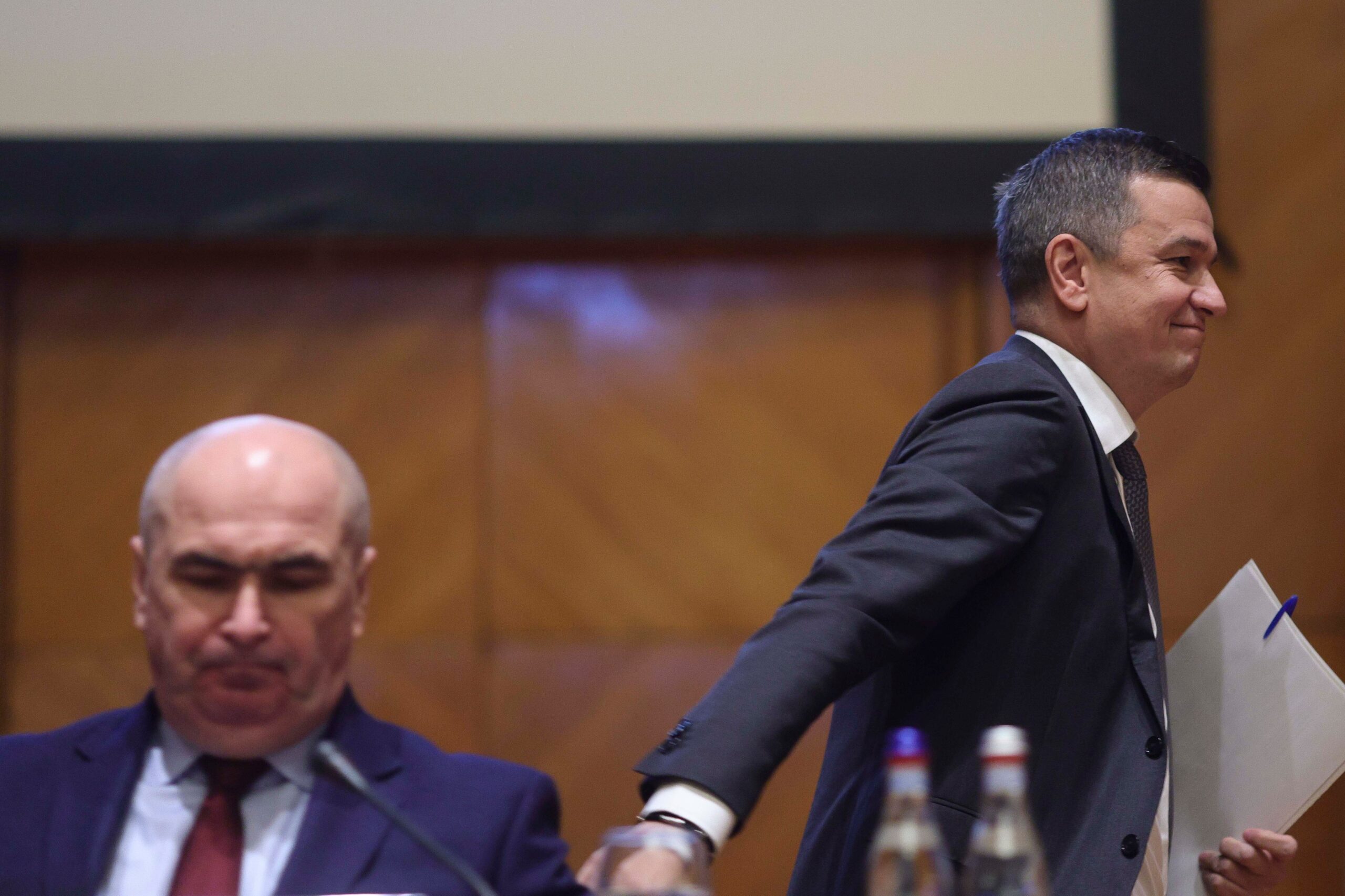 Grindeanu îl acuză pe Bolojan că s-a înțeles cu AUR: „Și-a salvat scaunul prin înțelegeri netransparente cu George Simion”