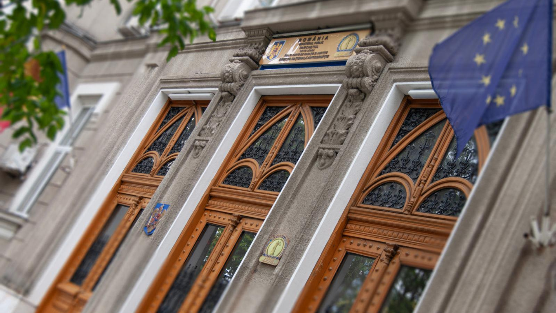 Cei trei directori din industria de apărare, acuzați de corupție, au fost plasați în arest la domiciliu : Europa FM