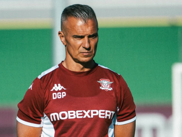 Bilașco ”arată” spre Pancu după ce Rapid a obținut prima victorie cu el director sportiv