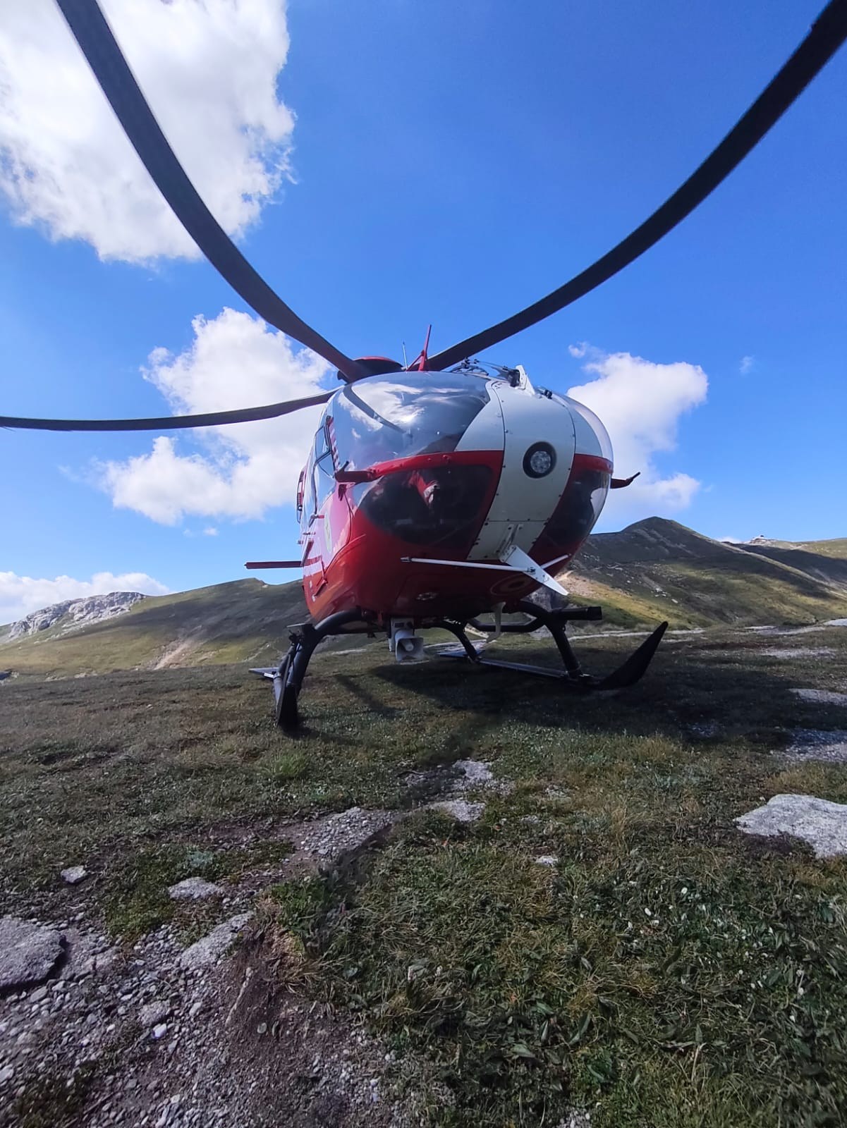 Trei turişti, recuperaţi de pe munte, din masivul Bucegi, cu ajutorul unui elicopter : Europa FM