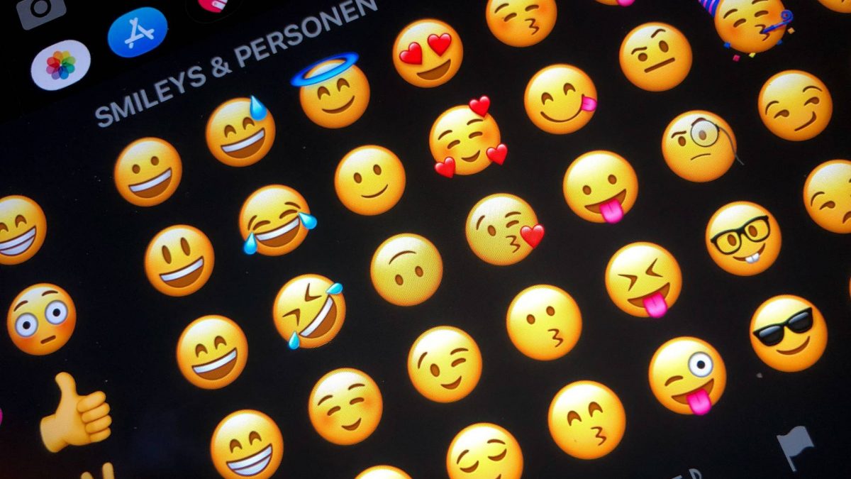 17 iulie, Ziua Mondială a Emoji-urilor. Cum au devenit emoticoanele nelipsite în comunicarea online? Folosite greșit, te pot duce chiar și în fața instanței