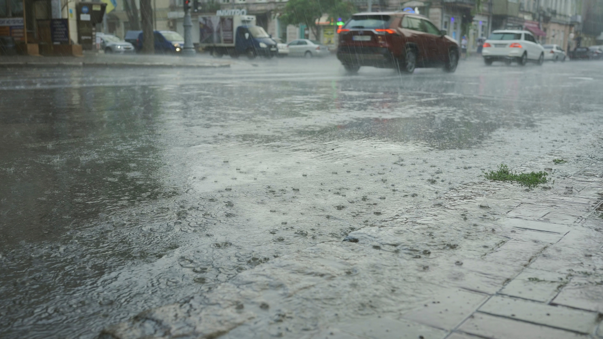 Cod portocaliu de instabilitate atmosferică accentuată în București. Temperaturile maxime vor ajunge la 20 de grade Celsius : Europa FM