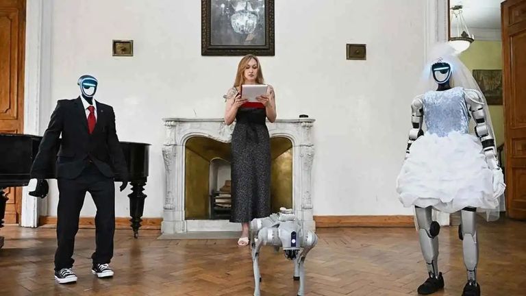 Rusia a organizat o nuntă pentru roboți umanoizi