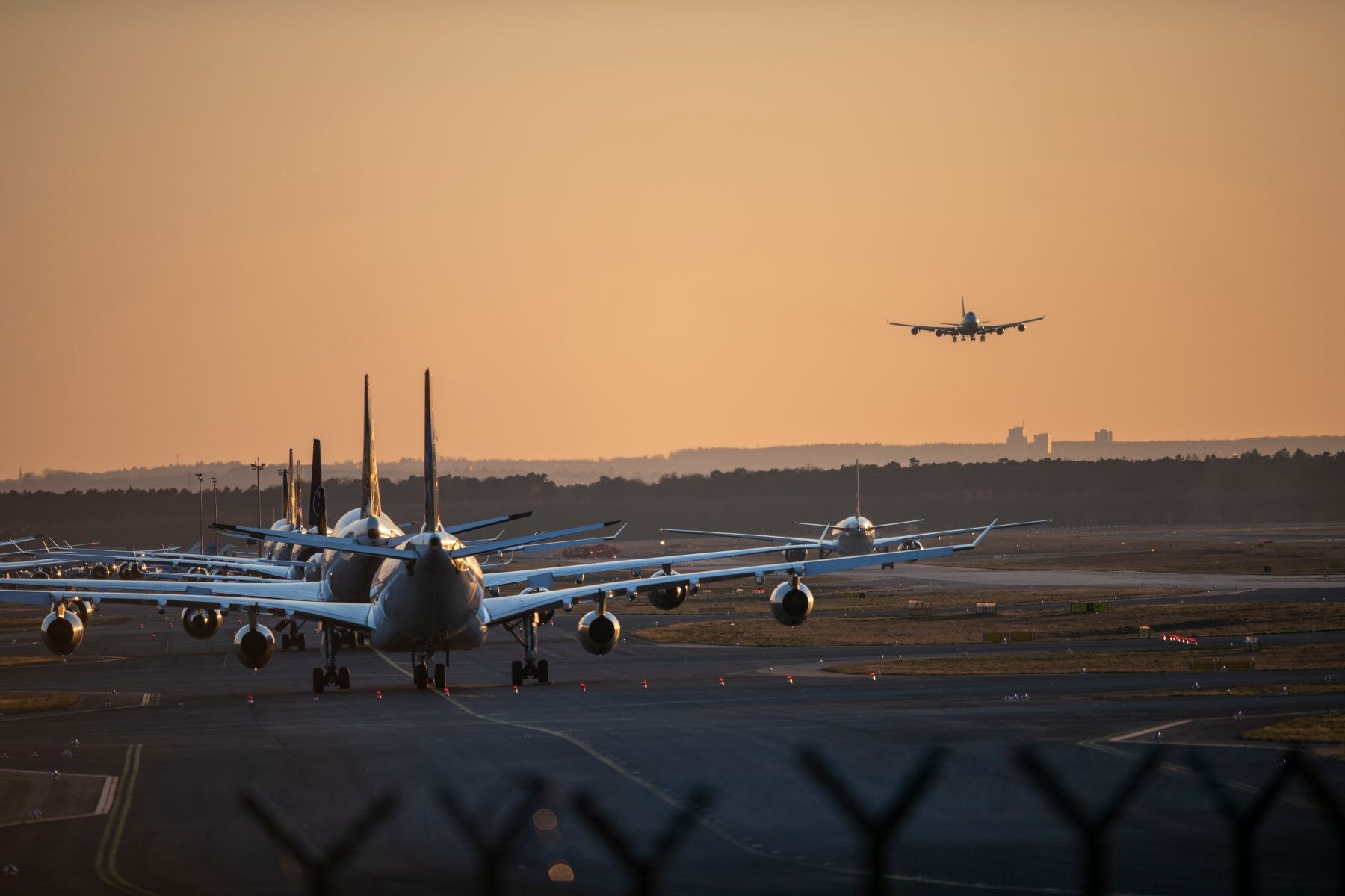 Alertă pe aeroportul Leipzig: o dronă cu un posibil dispozitiv exploziv a blocat traficul aerian