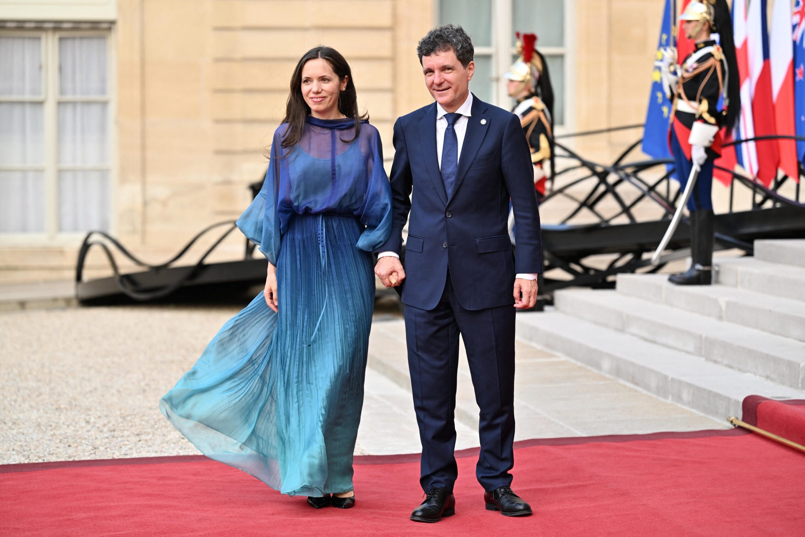 DOCUMENT Președintele Nicușor Dan a publicat declarația de avere a partenerei sale, Mirabela Grădinaru