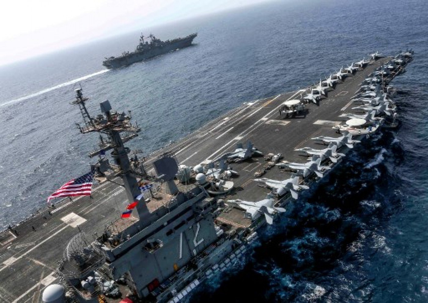 Marinarii de pe portavionul USS Abraham Lincoln sunt epuizați și demoralizați în largul coastelor Iranului, avertizează familiile acestora