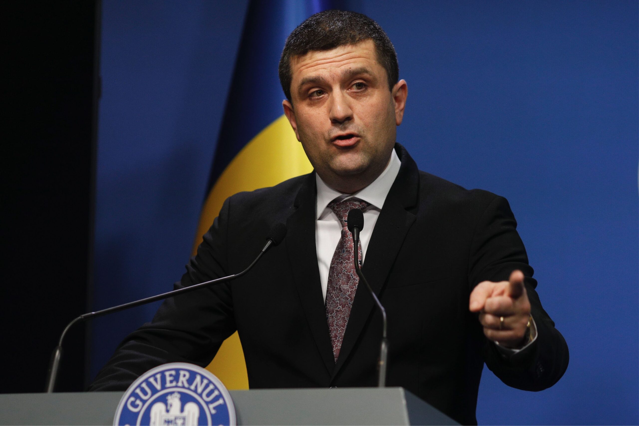 Atacul ambulanței din Cluj, motiv de confruntare politică. Miruță îi cere lui Grindeanu să deblocheze legea anti-dezinformare: „Minciuna a ieșit din telefon și a ajuns în stradă”