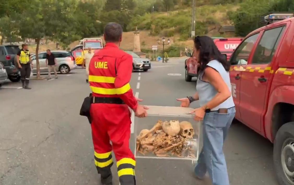 Rămășițele a trei regi, evacuate dintr-o mănăstire din Spania amenințată de incendii