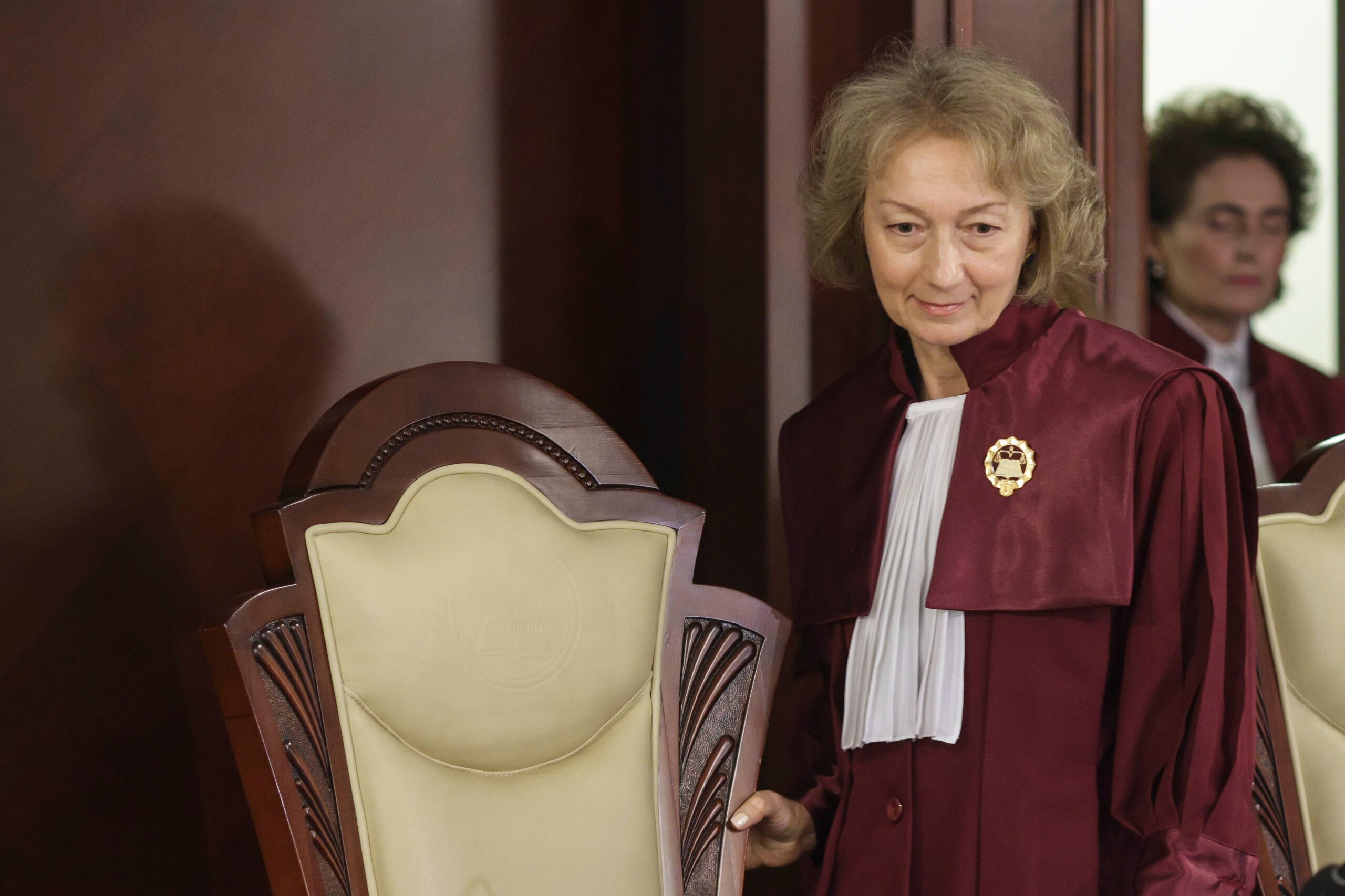 De ce ridică semne de întrebare întâlnirea discretă dintre premierul Ilie Bolojan și președinta CCR? „Contextul este unul sensibil”