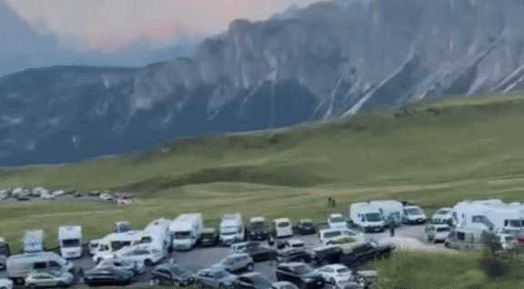 O gogoașă de 4 dolari a blocat un refugiu din Dolomiți. Un videoclip viral alimentează cozile kilometrice