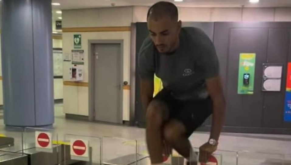 „În Italia, nu plătim”. Scandal și furie după videoclipul tinerilor „Maranza” care intră fără bilet în metroul din Torino