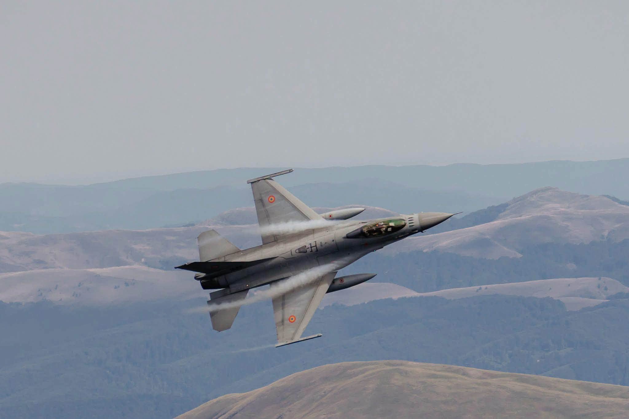 Alertă în județul Galați. MApN a ridicat două F-16 și un elicopter IAR-330 SOCAT după detectarea unor semnale intermitente în zona Târgu Bujor