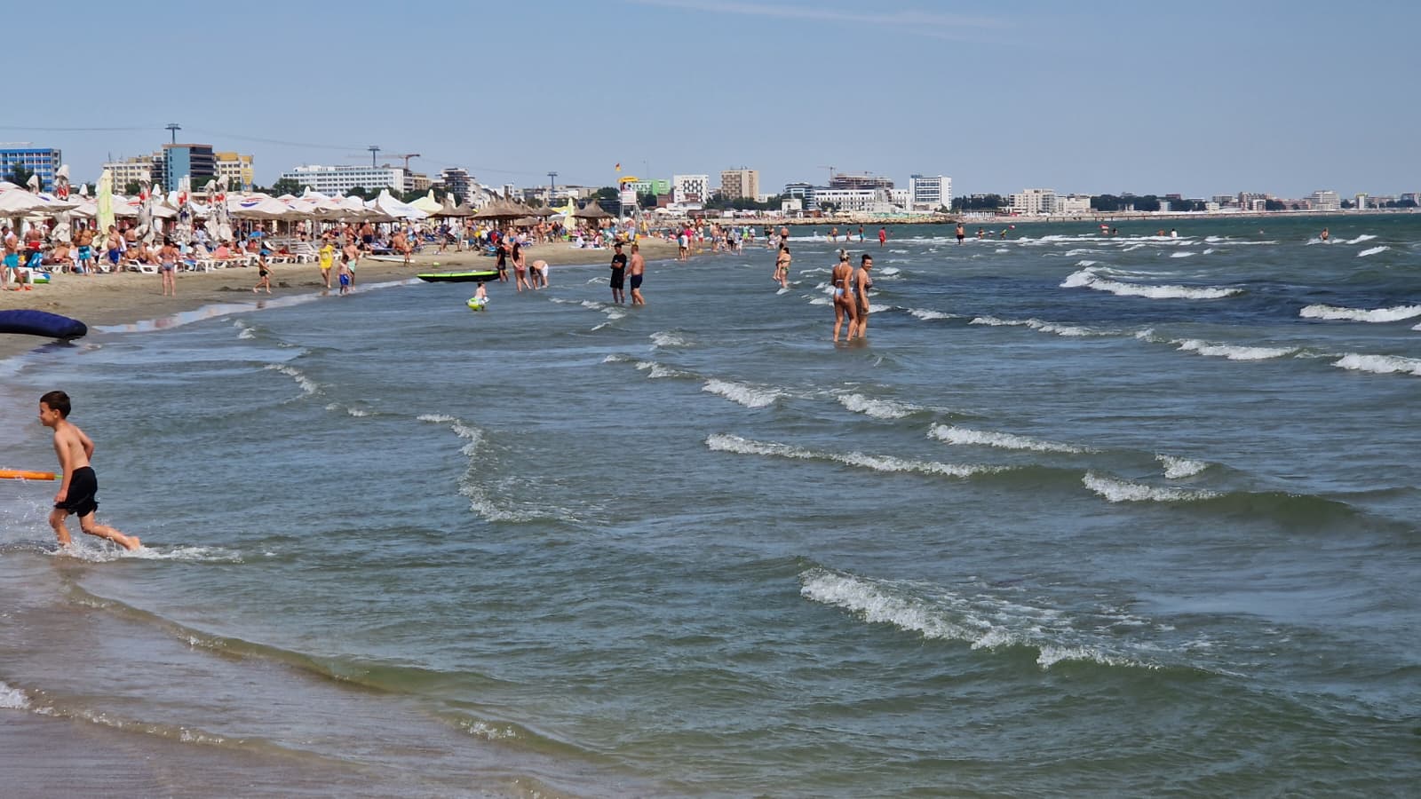 Peste 150.000 de turisti au preferat litoralul românesc în acest weekend