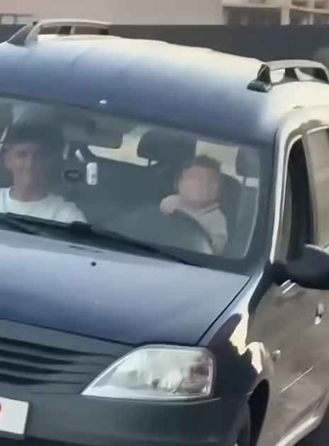 Vrancea: Bebeluș de 11 luni, la volan pe un drum public. Polițiștii au deschis un dosar penal : Europa FM