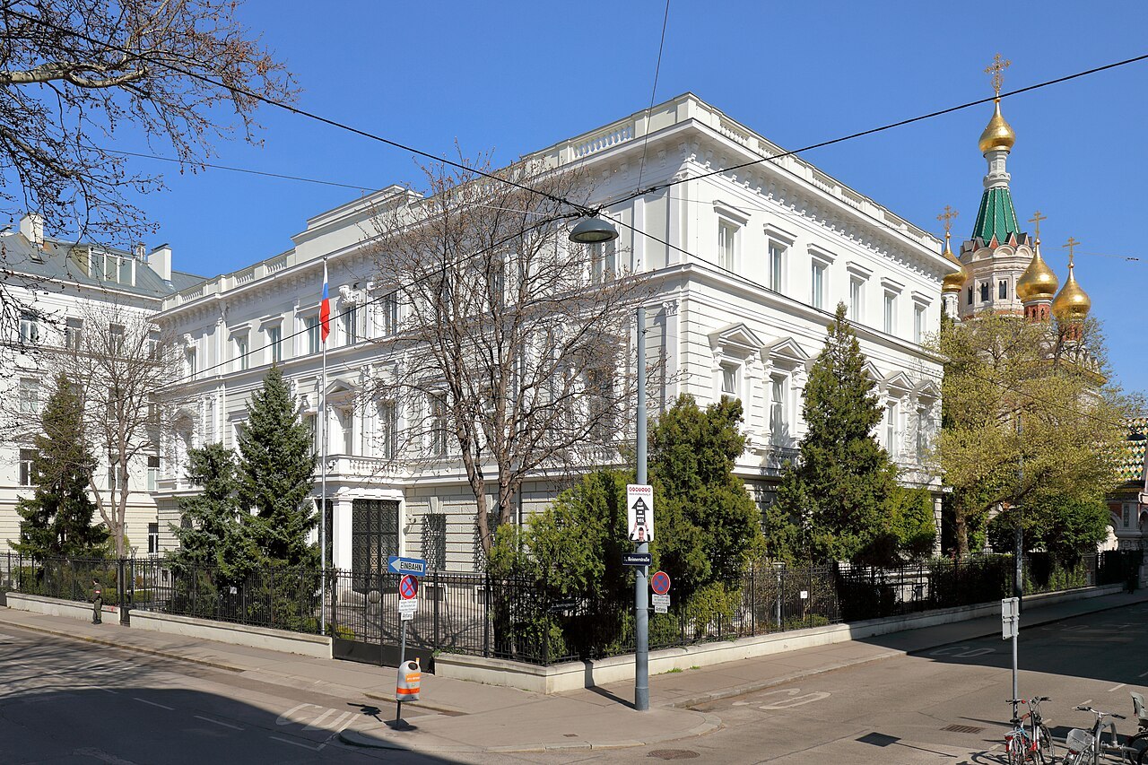 Misterul unui bâzâit ciudat de la Ambasada Rusiei din Viena care i-a deranjat pe localnici luni bune a fost elucidat. Ce au descoperit autorităţile
