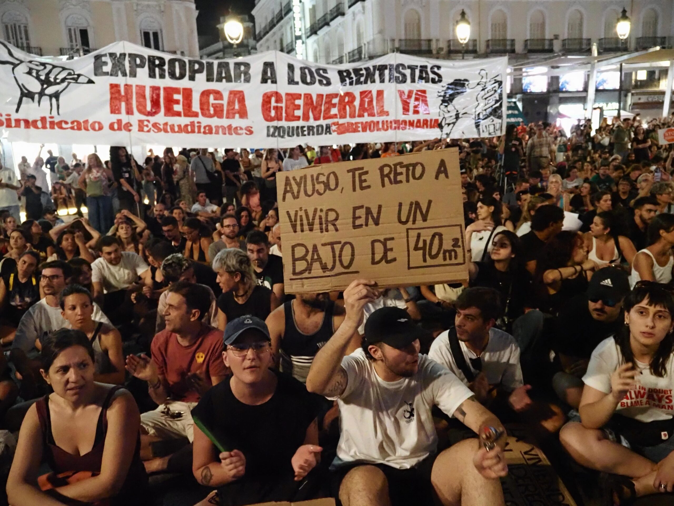 Criza locuințelor a scos din nou mii de oameni în stradă la Madrid. Protestatarii cer schimbarea legilor după evacuarea unei femei de 87 de ani