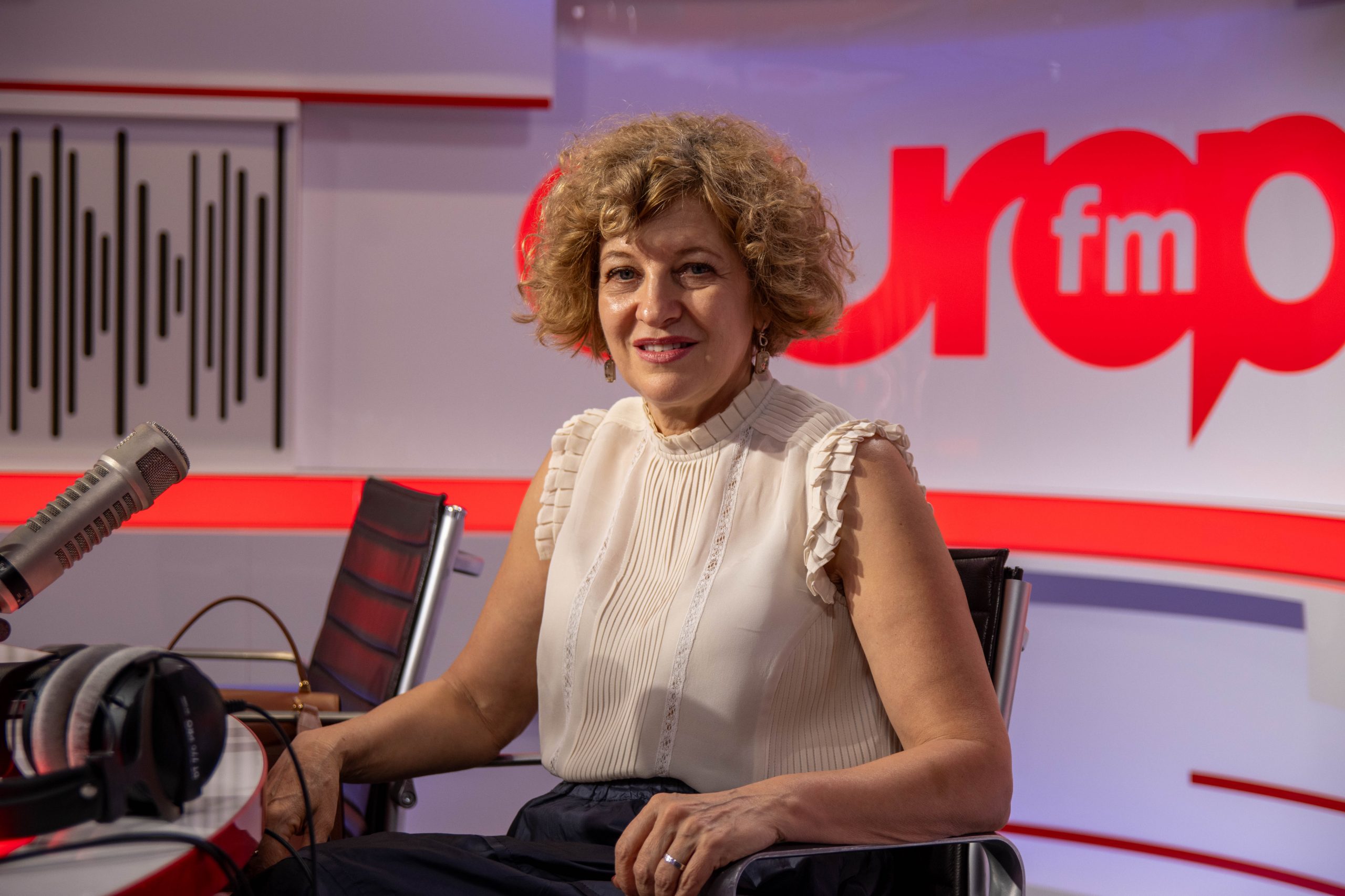 Oana Gheorghiu: „Alegerile anticipate nu au de ce să fie o sperietoare”. Despre rolul președintelui în medierea crizei politice: „Din perspectiva de cetățean, am simțit multă frustrare” : Europa FM