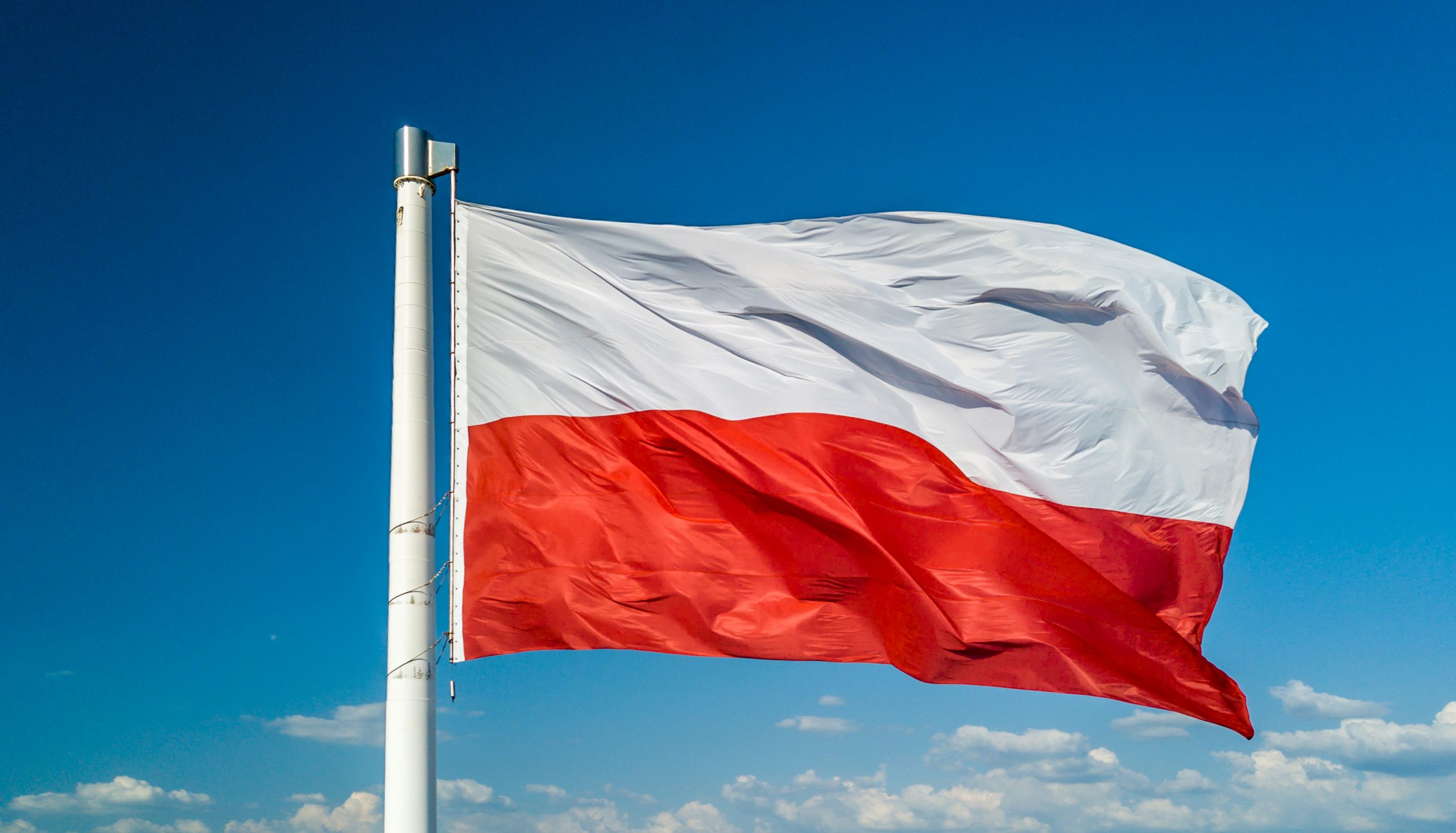 În speranța că trupele americane ar rămâne în Polonia, autoritățile oferă 15.000 de dolari anual pentru fiecare militar al Statelor Unite staționat la o bază permanentă : Europa FM