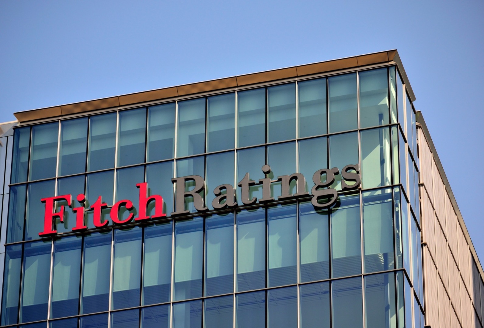 Analistă Fitch: România riscă retrogradarea ratingului
