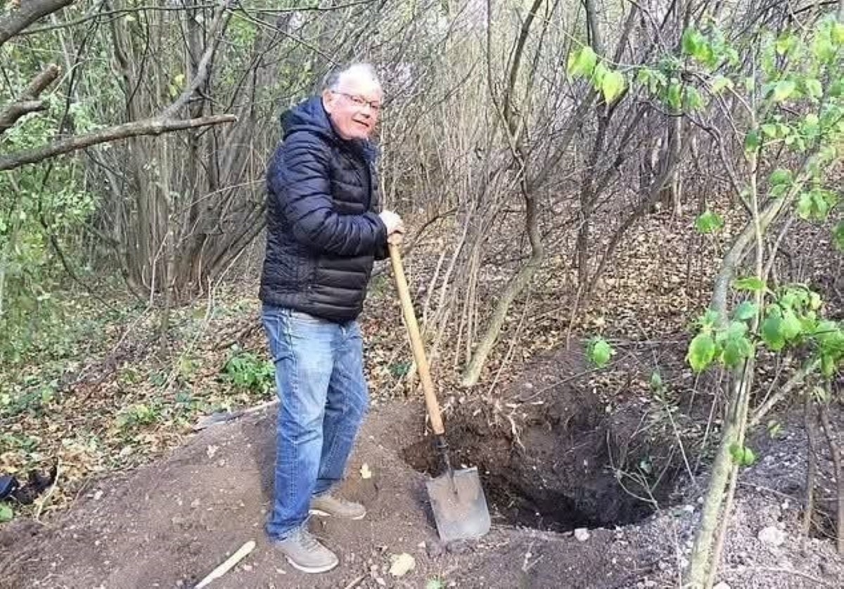 Comoara îngropată de o familie de polonezi înainte de a fugi în România, descoperită după 80 de ani