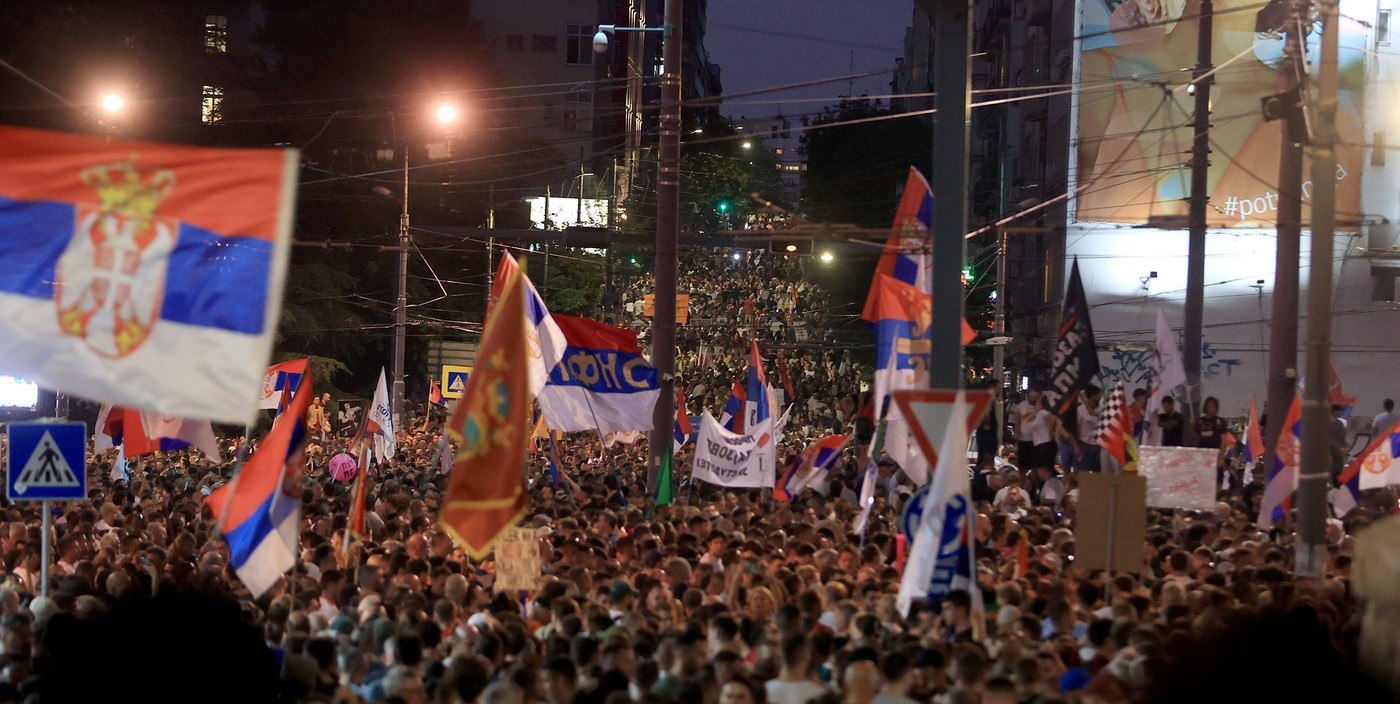 Alegeri decisive în Serbia: studenții încearcă să-l înlăture de la putere pe Aleksandar Vučić