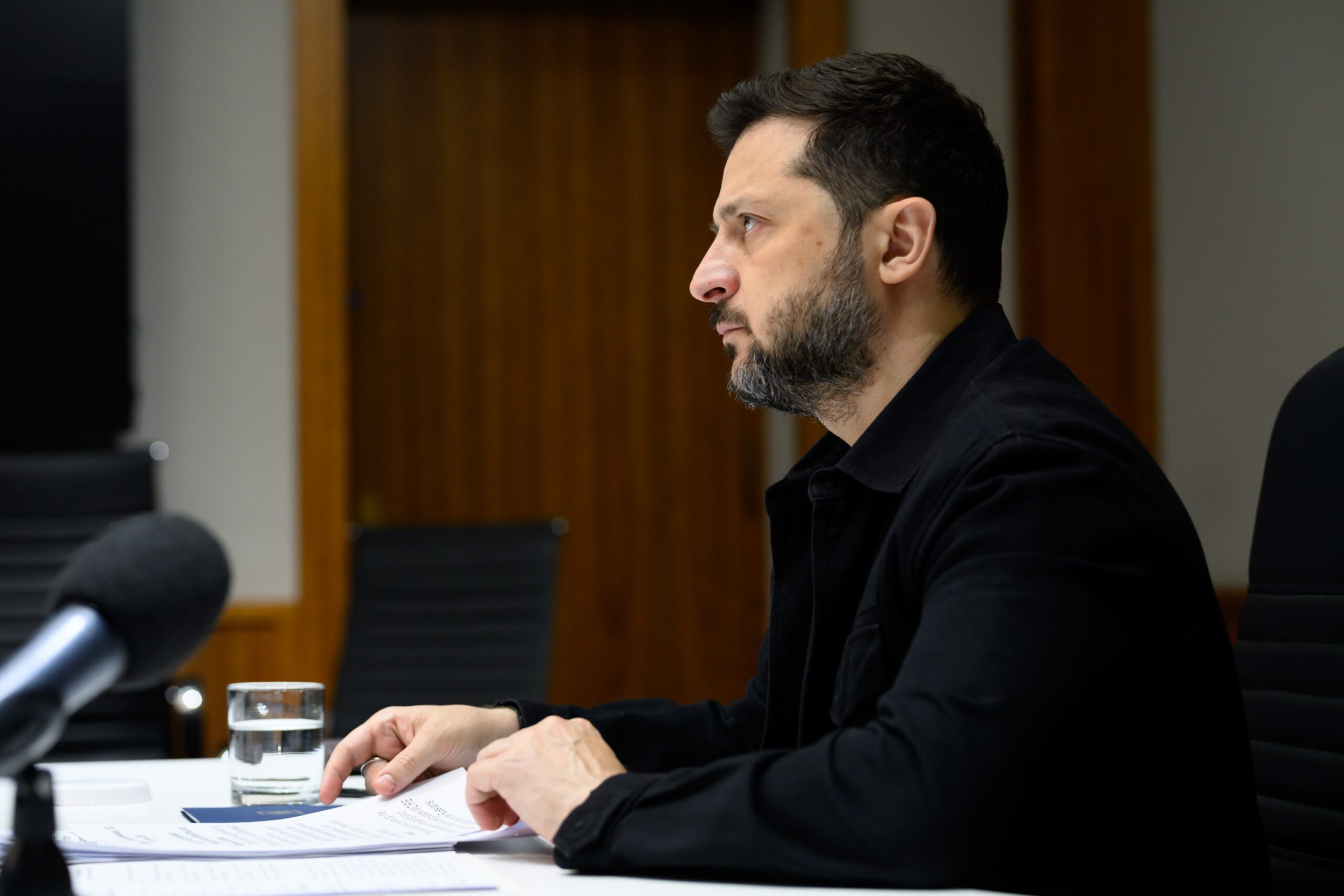 Zelenski anunță posibile negocieri trilaterale cu rușii și americanii până pe 10 noiembrie. Kremlinul exclude participarea europenilor