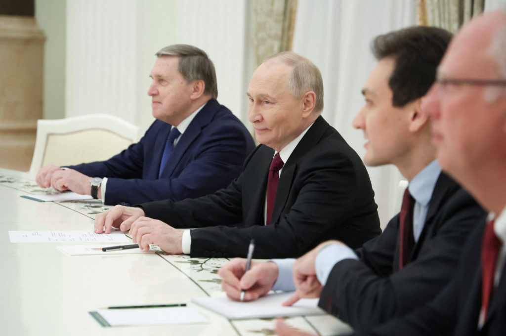 Rusia este pregătită să reia negocierile cu SUA și Ucraina, spune Ușakov