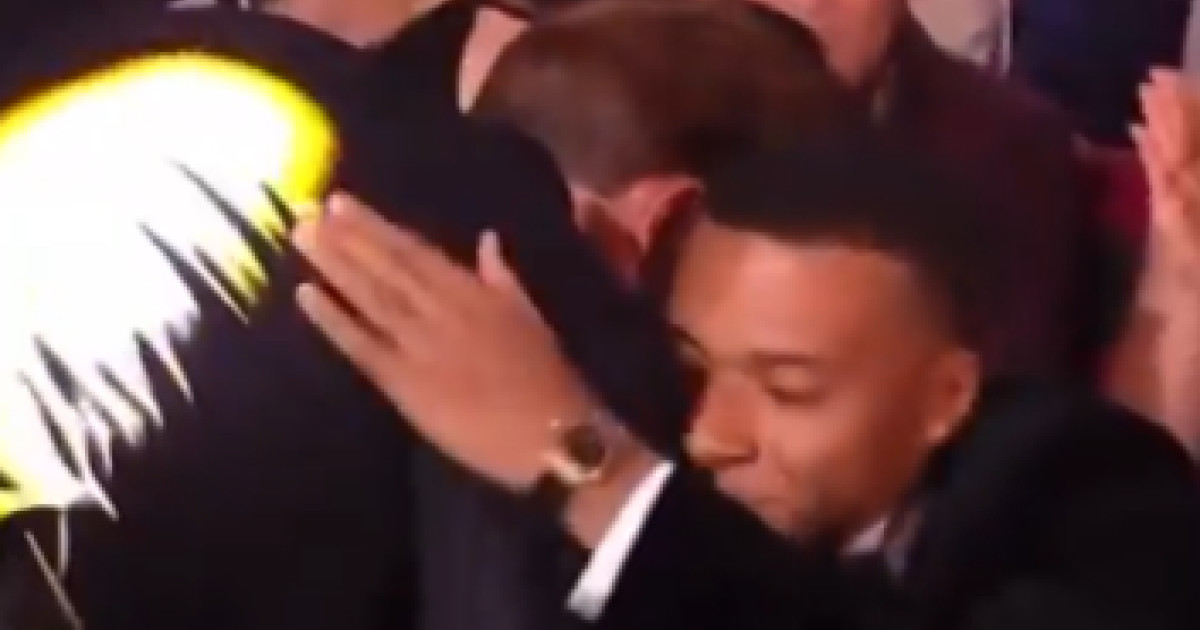 gestul făcut de Mbappe, în momentul în care a auzit că Balonul de Aur este câștigat de Kane