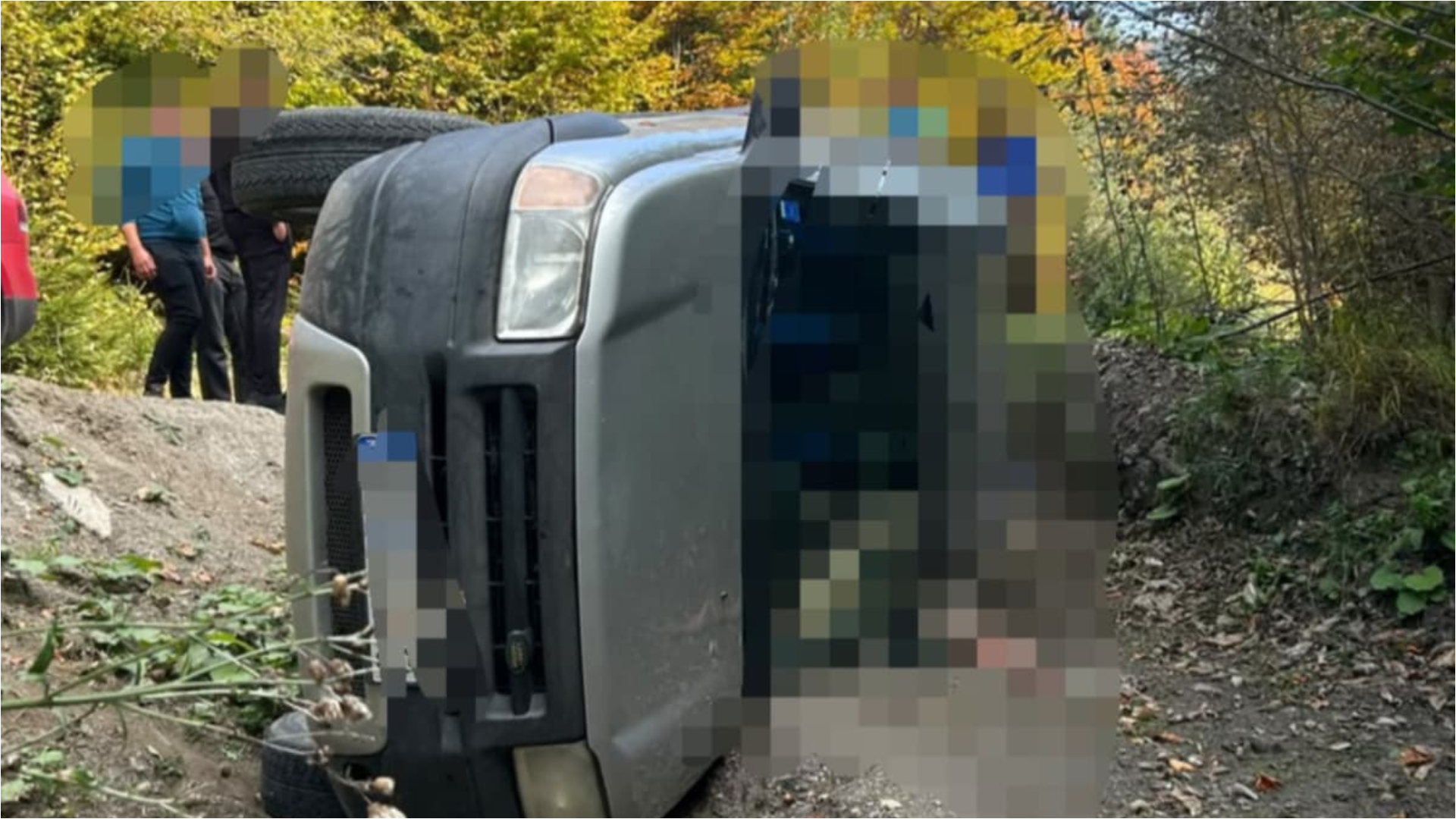 Doi vârstnici din Brașov, găsiți decedați într-o mașină răsturnată