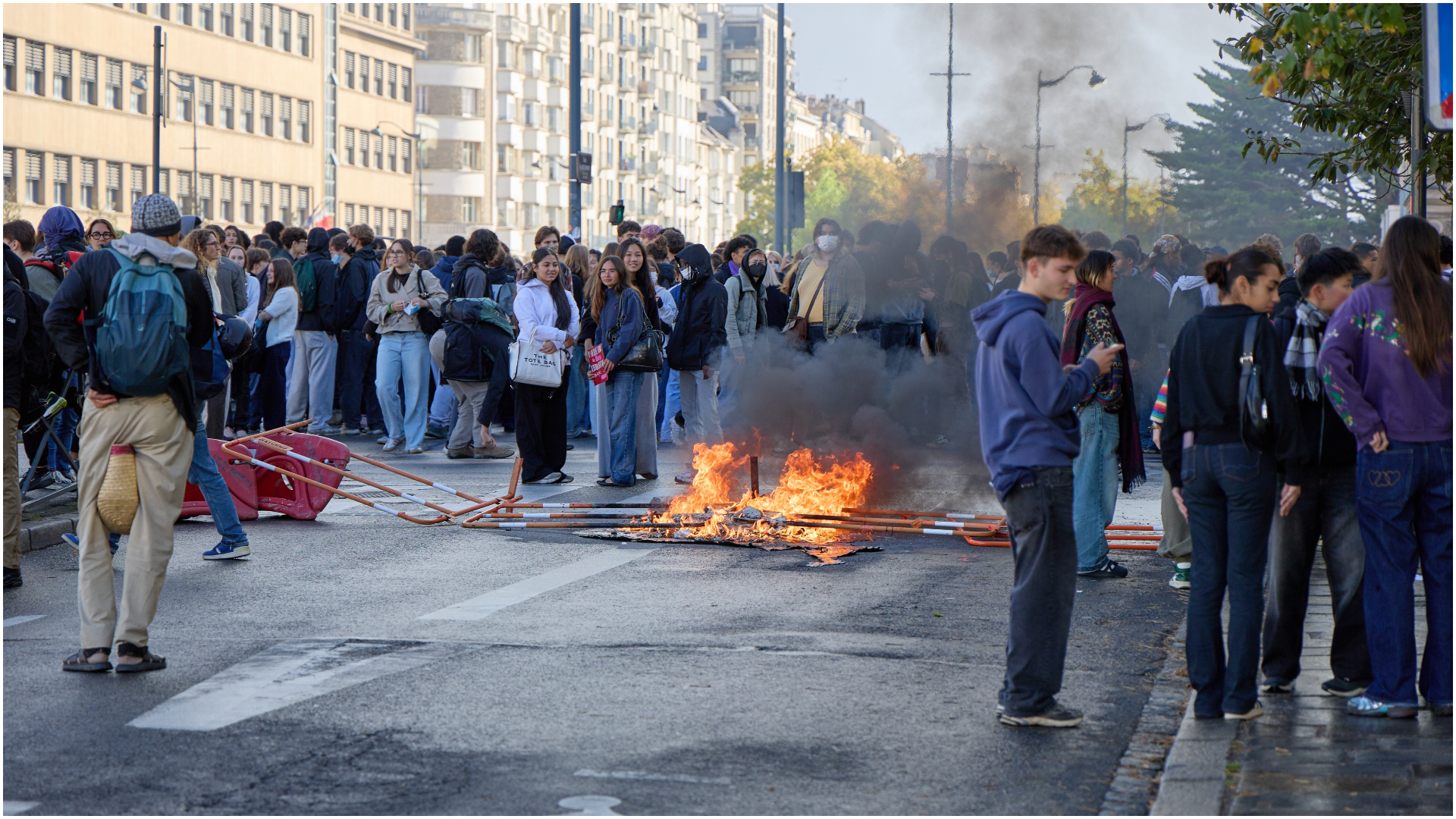 Roxana Sicoe-Tirea, despre protestele din Franța: „Problema fundamentală – incapacitatea instituțiilor de a asculta cetățenii înainte ca nemulțumirea să se transforme într-o criză” : Europa FM